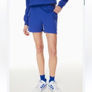 Aritzia TNA cozy fleece boyfriend cargo sweat shorts purple small